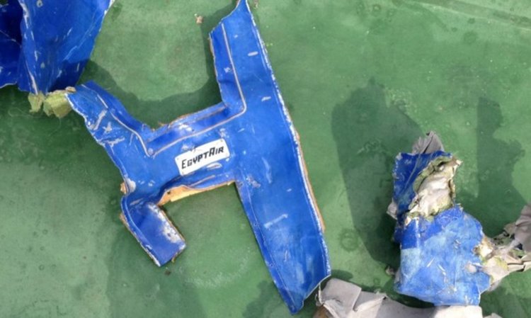 Извадиха черната кутия на самолета на EgyptAir  