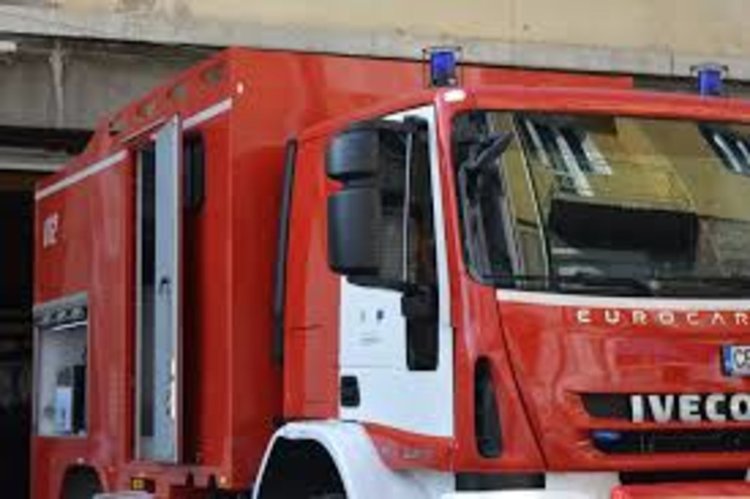 Гръмотевица подпали бензиностанция в Добрич