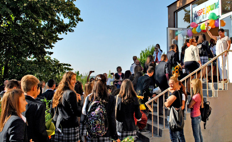 Децата на училище в събота с програмата за петък