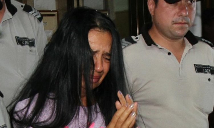 Мейзер се срина в ареста, дели тясна килия с други кримки