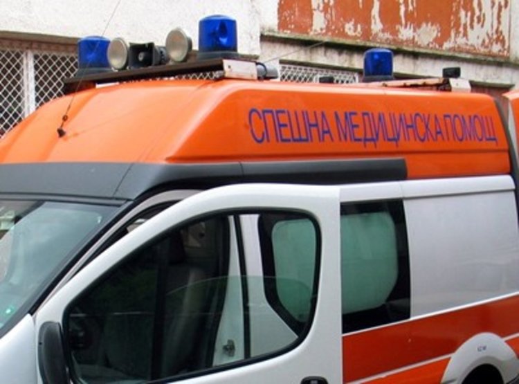 Хасковлия с опасност за живота след удар с БМВ в паркирано Ауди