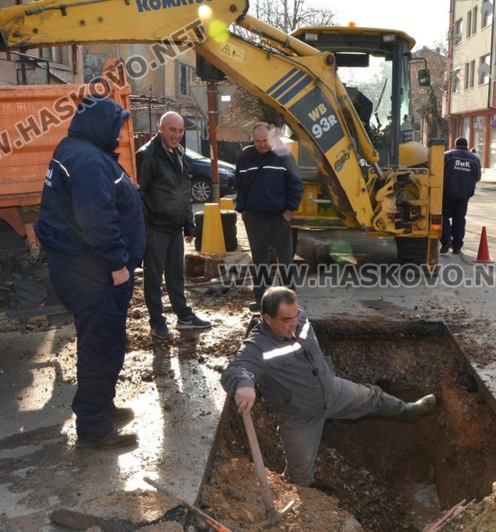 Авария в тръбопровод остави без вода южната част на Хасково 