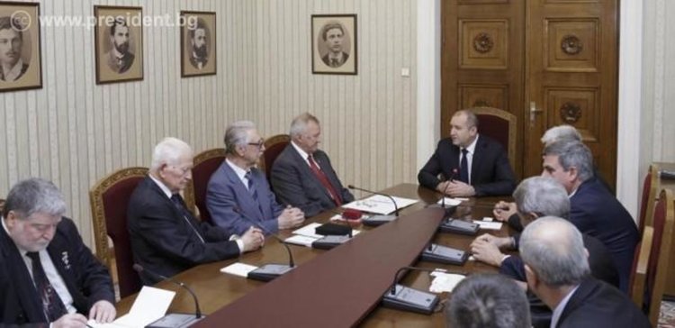 Радев към ветерани: Опитът ви е ценен за отбраната ни