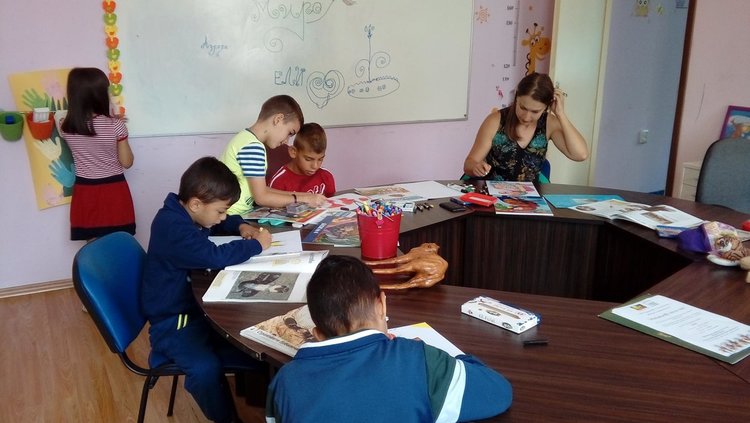 Деца търсеха изящество около тях