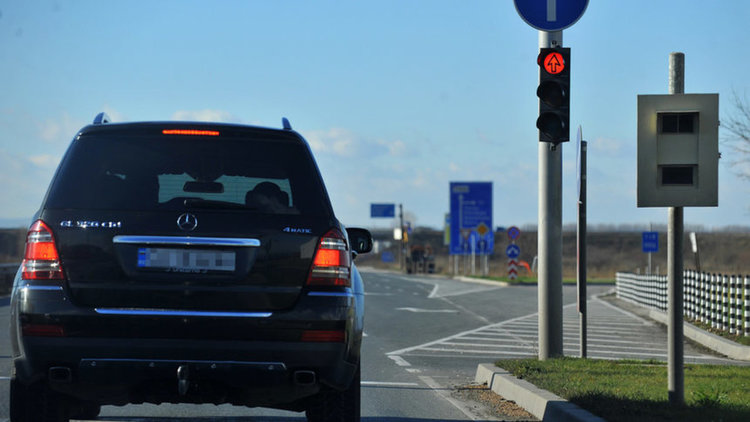 Пътната агенция започна да маха знаците пред камерите