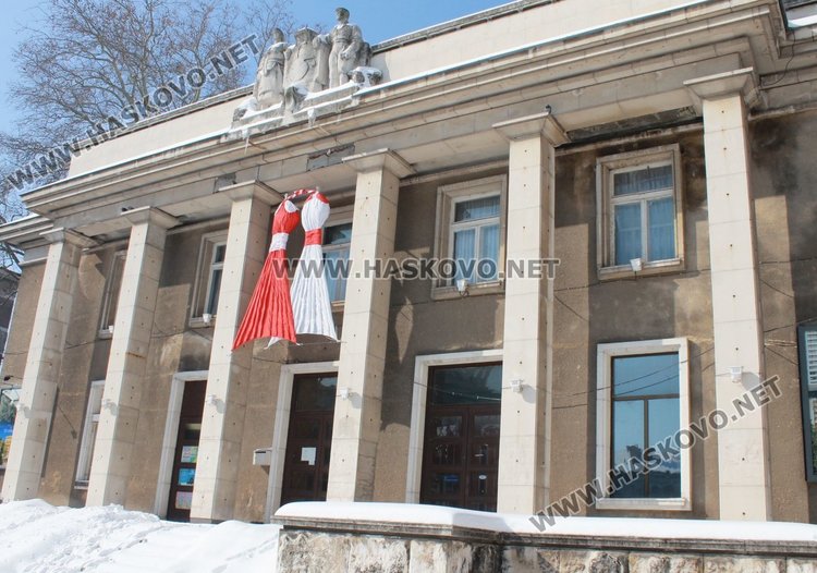 Украсиха Димитровград с мартеници 