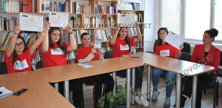Ученици от Езиковата победители в национално състезание за франкофони