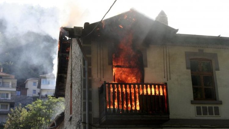 Старец пострада при пожар в село Божурци