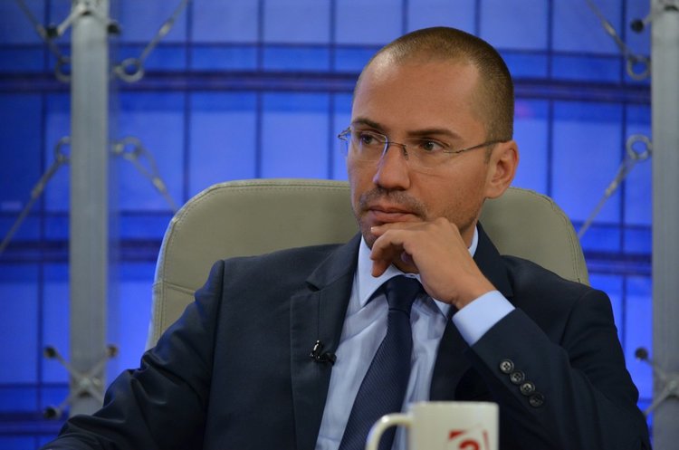 Сидеров иска оставки, което отваря вратите на ДПС във властта, смята Джамбазки
