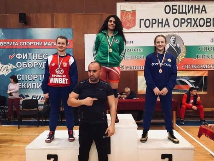 Кърджалийка грабна злато в свободната борба при първо стъпване на тепиха в конкуренция на 178 момичета
