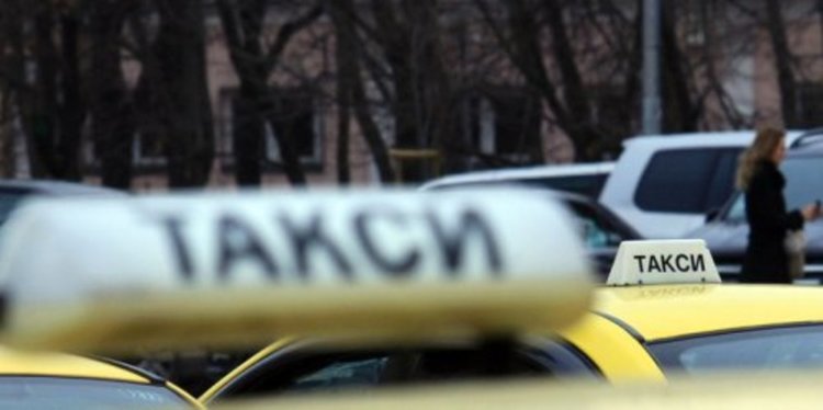 Арестуваха двама за побой над таксиджия в Кърджали