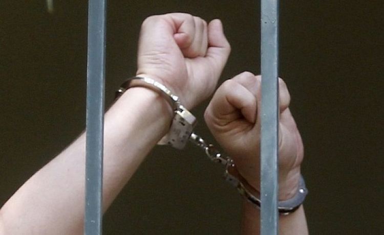 Задържаха млад мъж за кражба на 6000 евро, установиха 12-годишен да следва примера му