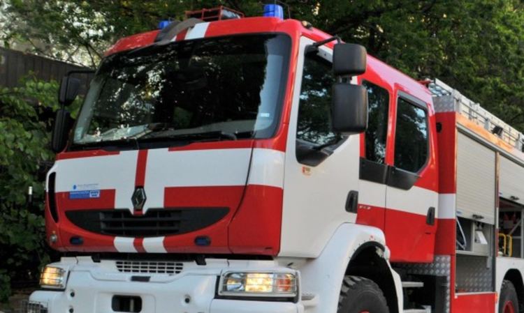 Две сгради и 35 кубика дърва на косъм от опожаряване, полицията разследва пожара