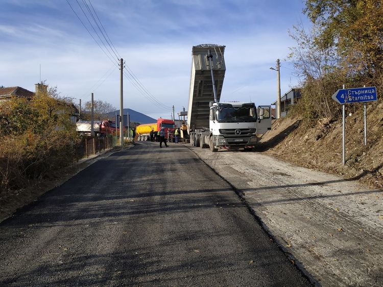 И в село Давидково се радват на нов асфалт