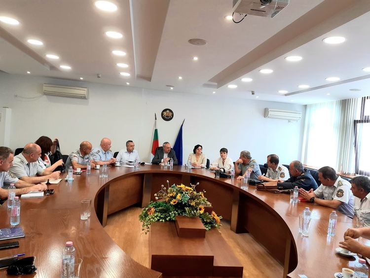 Областният управител се срещна с шефовете на пожарните по повод предстоящите избори