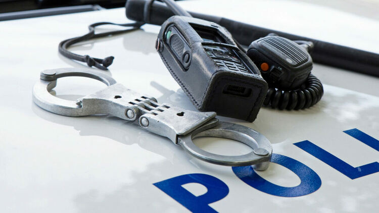 Арестуваха мъж за незаконен добив на инертни материали