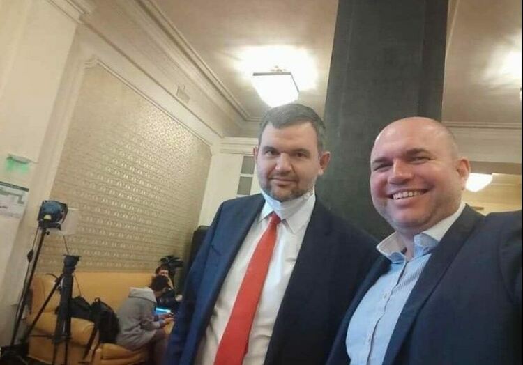 Владислав Панев подаде оставка заради селфито с Делян Пеевски