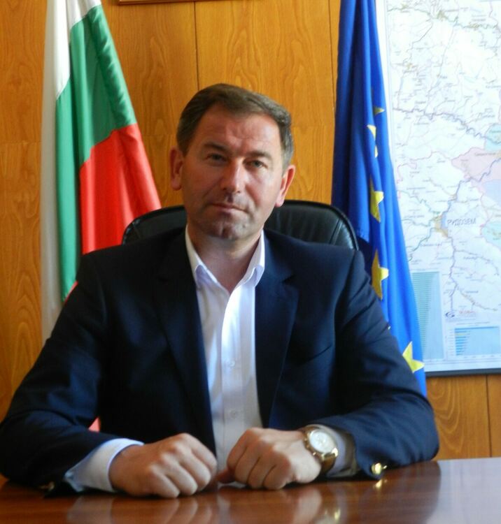 Община Мадан продължава с опитите да си изучи лекари. Поредна година отпускат стипендии