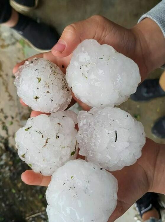 В Галище няма къща без щети от градушката