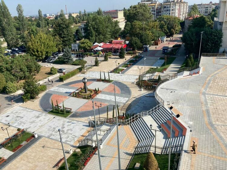 Премахват огражденията на площад "Акад. Николай Хайтов"