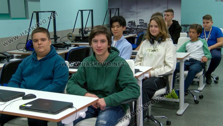 Ученици от ПМГ-Хасково с медали от национален математически турнир