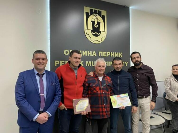 Клубът по делта и парапланеризъм в Перник получи отличие за доброволчество