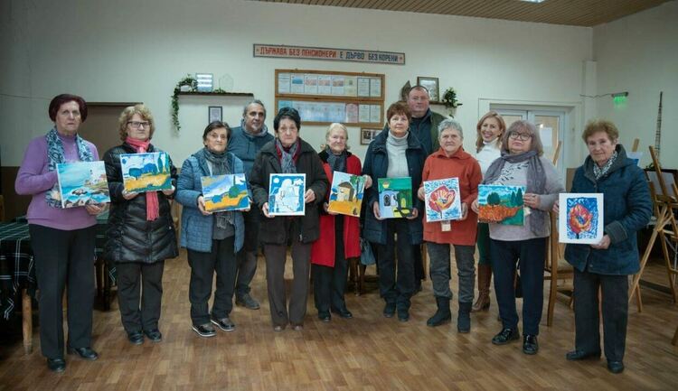 Арт работилница по рисуване се проведе в пенсионерския клуб в Асеновград 