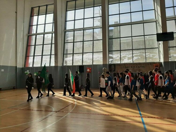 В Спортната зала на ППМГ „ Васил Левски“ се проведе традиционното състезание „Лъвски скок“