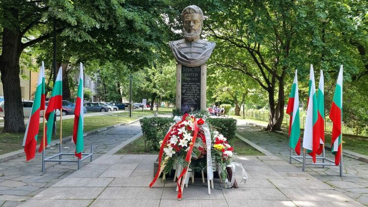 Асеновград се прекланя пред паметта на Христо Ботев 