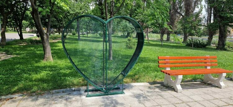 Асеновград се сдоби с ново сърце за капачки 