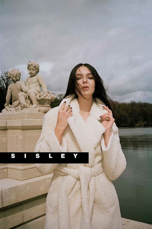 Дева Касел ни оставя без думи във фотосесия за Sisley