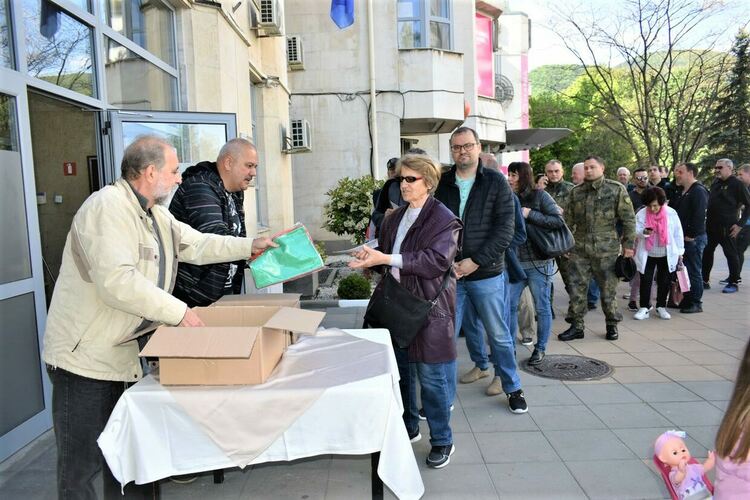 Традиционно 100 знамена безплатно от община Асеновград 