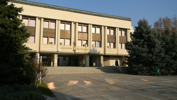 Четирима от новоизбраните общински съветници отстъпиха местата си
