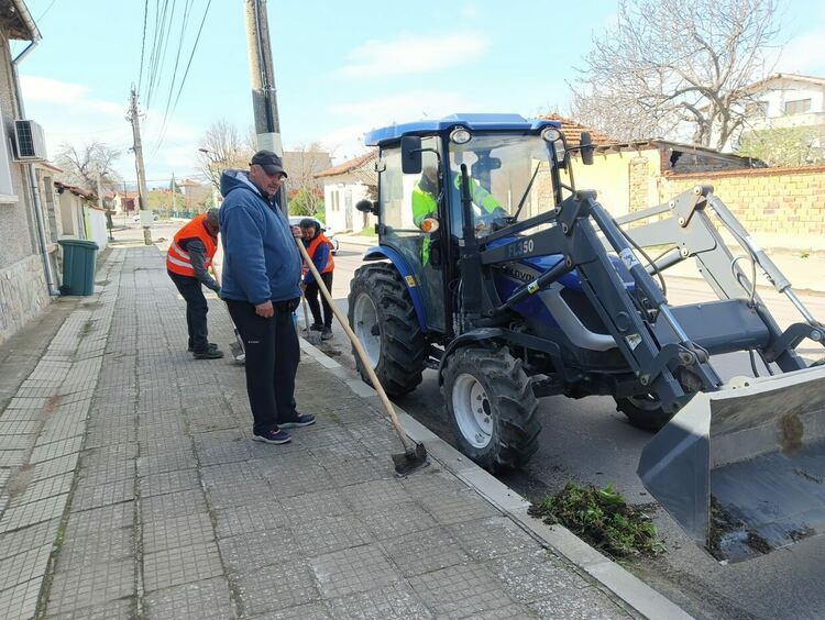 Започна традиционното пролетно почистване
