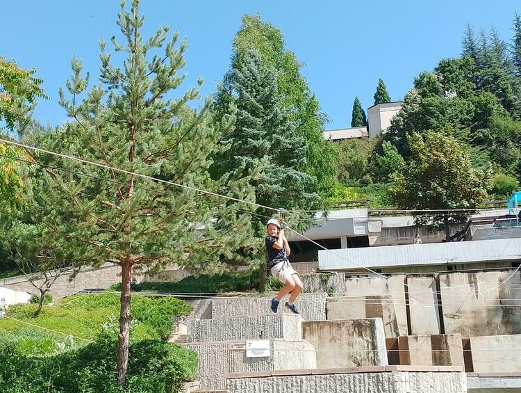 Стотици деца се спускаха по алпийски тролеи в центъра на Смолян