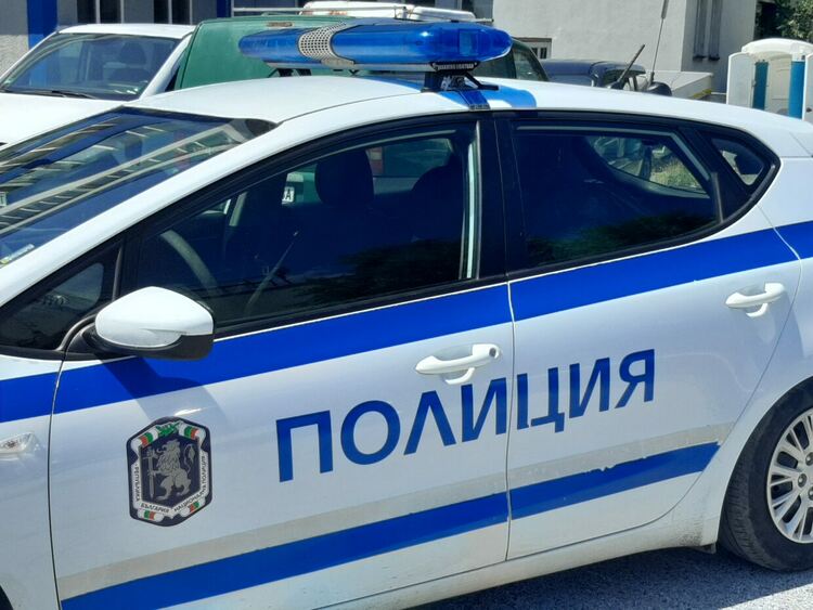 19-годишен заби БМВ-то си в мантинела на оживена улица в Асеновград 