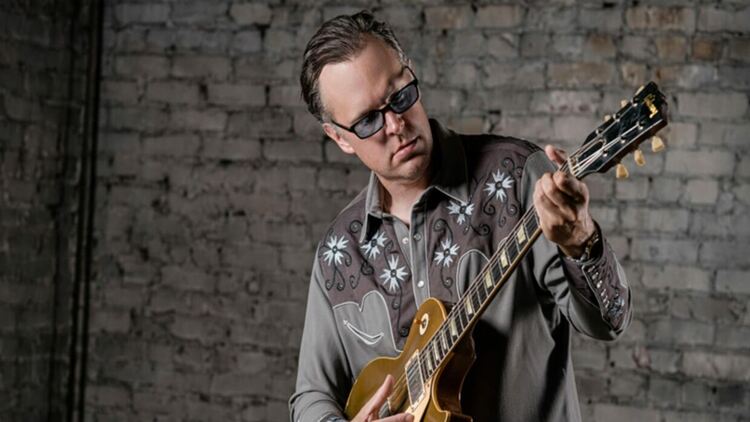 Нов сингъл и видео от Joe Bonamassa - „Scarlet Town“