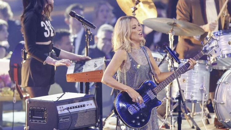 Sheryl Crow продаде автомобила си Tesla и дари парите
