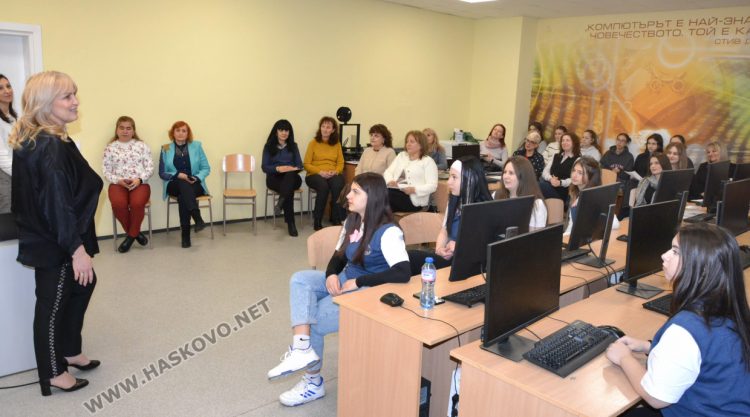 Открит урок по „Иновации в действие“ изнесоха в ПГТ „Александър Паскалев“ 