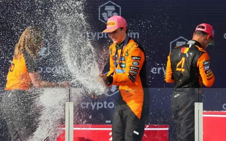 Двойна победа на „Макларън“ утвърди Пиастри на върха в F1