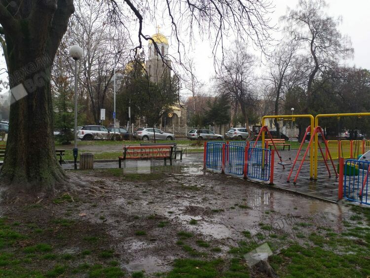 Пороен дъжд заля Кърджали,стойностите опасни,съответстват на Червен код