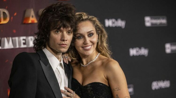 Miley Cyrus се сгоди за Maxx Morando