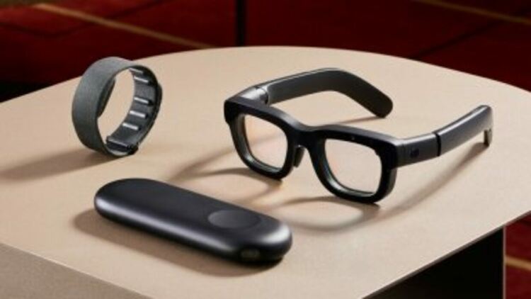 Meta отложи глобалния старт на AR очилата с дисплей заради рекордно търсене