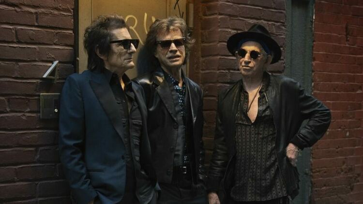 На звездно шоу с хореография с дронове Rolling Stones представиха „Foreign Tongues“