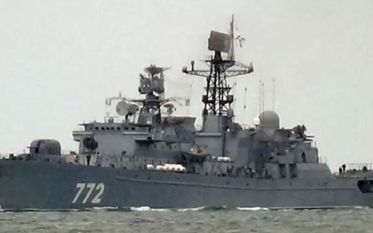 Руски боен кораб проведе стрелби край Великобритания
