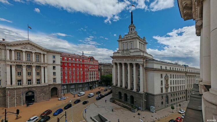 Дай на българина власт: защо се самозабравят политиците
