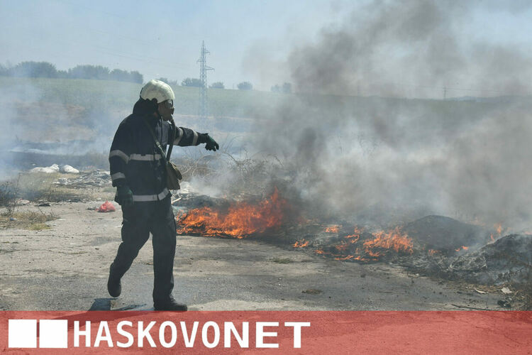 Пожар избухна в нерегламентираното сметище край „Ерозия“