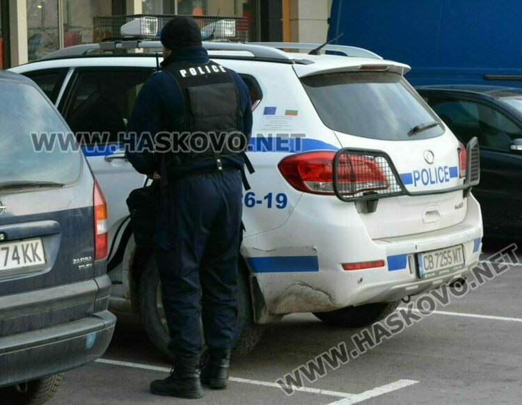 Заловиха 18-годишен младеж, разбил и ограбил кафе автомат