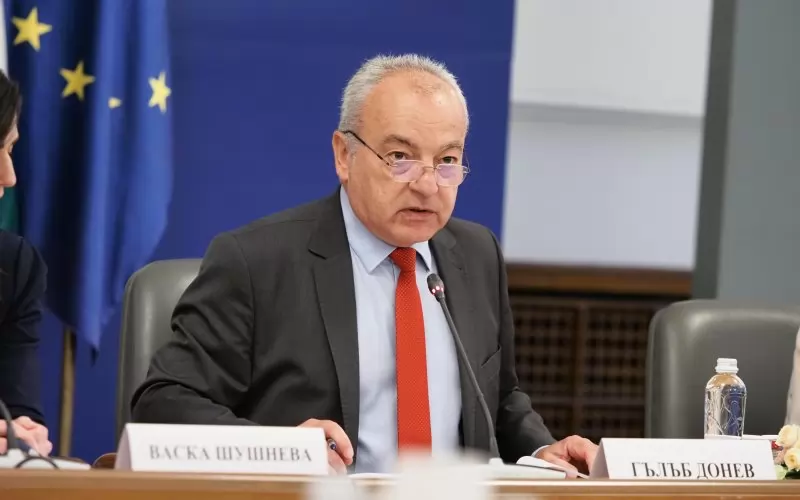 Бюджет 2027 залага 2400 евро таван за осигуровки и 660 евро минимална заплата
