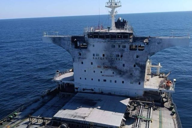 Ударен от Русия неуправляем кораб се носи към българския бряг